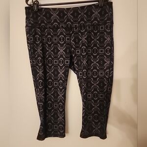 Athleta Fredom Chaturnaga Black/Gray Yoga Knickers